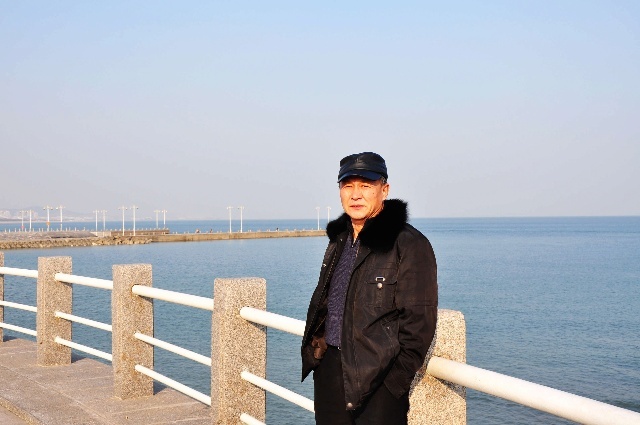 人物画家连颇山东名人书画研究院理事  山水画家周子陶