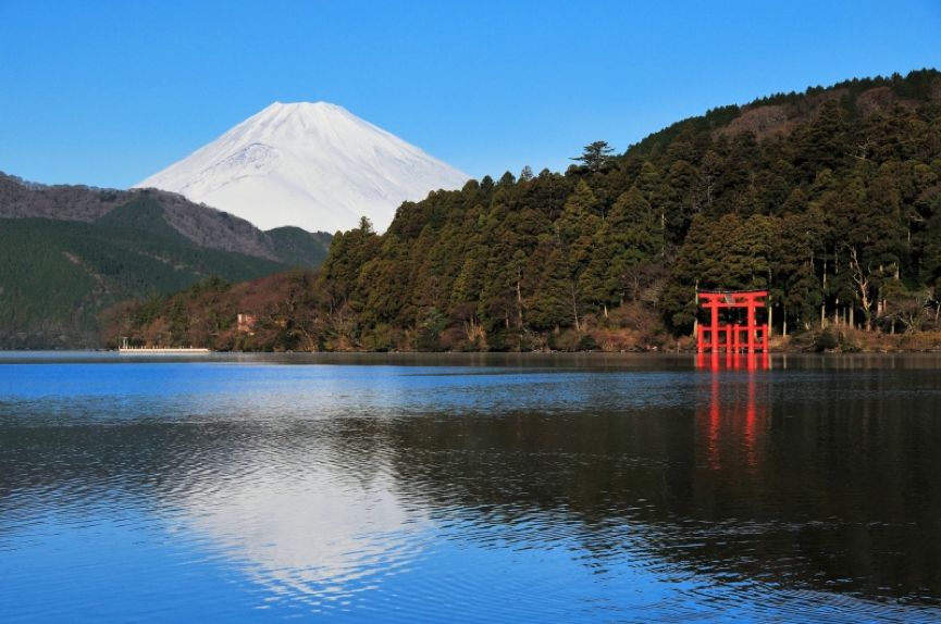 日本海上鸟居图片