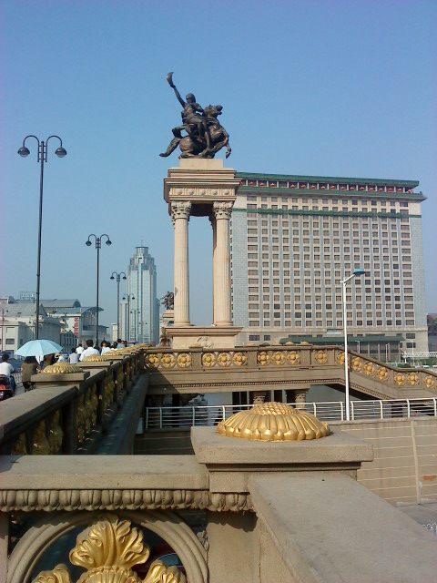 在天津市区要比塘沽吃海鲜的地儿多(个人觉得)天津的海鲜市民广场站旁