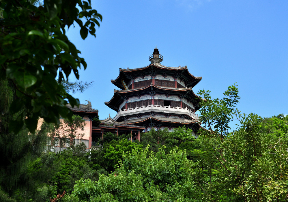 山水之间,凝神静思……好看的道观……玉蟾阁是白玉  蟾修行之地!