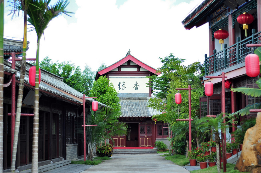 山水之间,凝神静思……好看的道观……玉蟾阁是白玉  蟾修行之地!日月