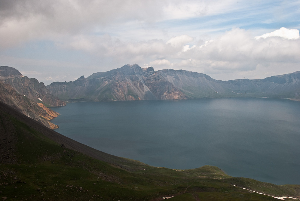 晚上宿二道河鎮,週六從北坡遊覽長白山 ,看溫泉,白山 瀑布,天池