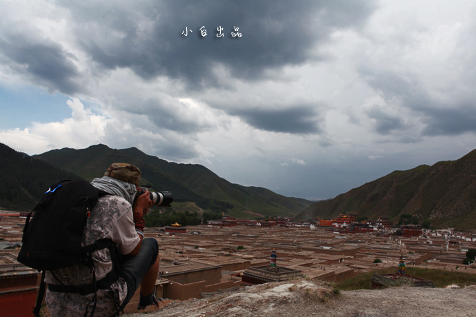 了个mm看到了十一世班禅额尔德尼·确吉杰布,三步一岗,上千规模的警卫