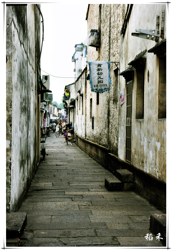 窄窄的巷子,穿梭的居民,都在告诉你,这不是旅游区,你是在别人的生活