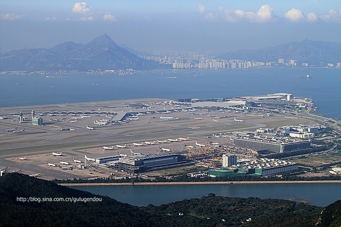 香港大屿山:在空中拍摄飞机起降