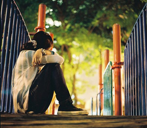 难过的时候蹲下来抱抱自己