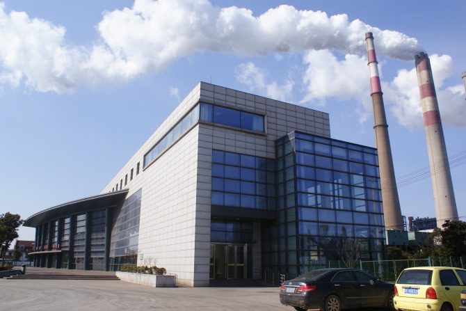 我和我的影子石洞口码头的售票窗口到达石洞口码头,这是综合楼外立面