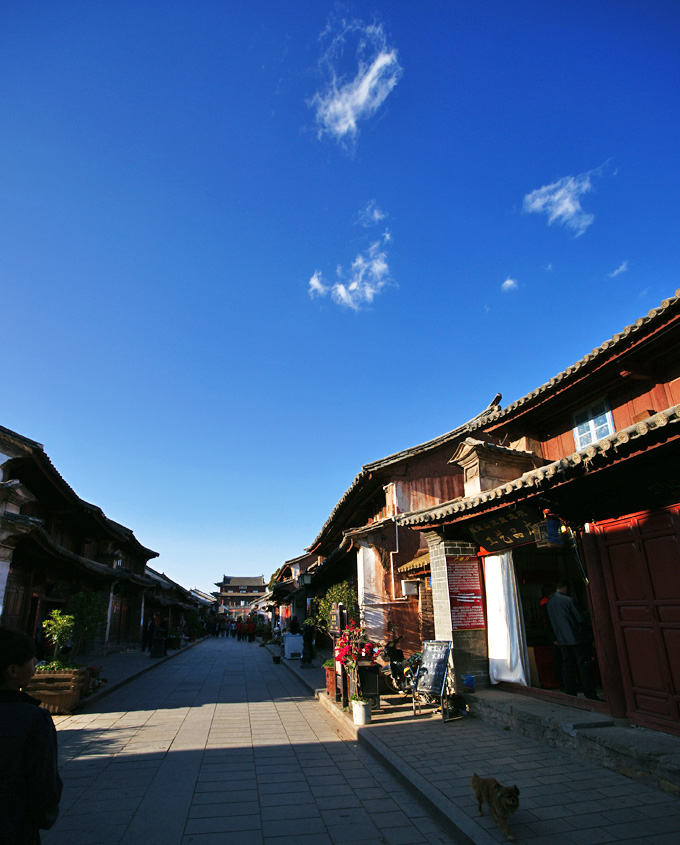 巍山古城从天气预报看成都的春节比较凉快,临时决定出去晒几天太阳.