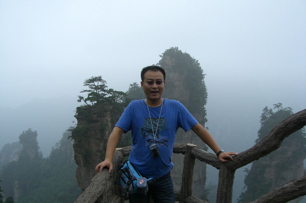 泥巴地里的脚印