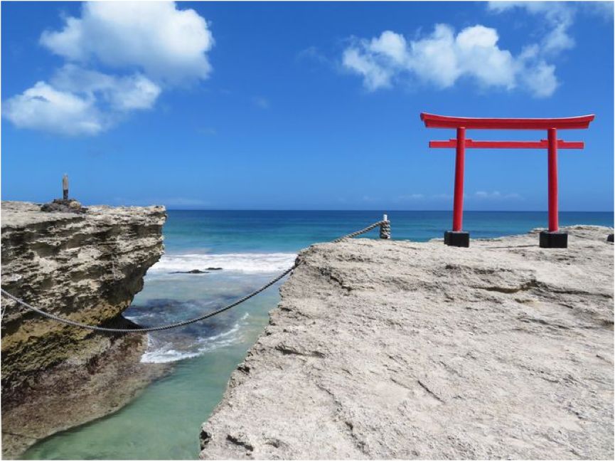 日本海上鸟居图片