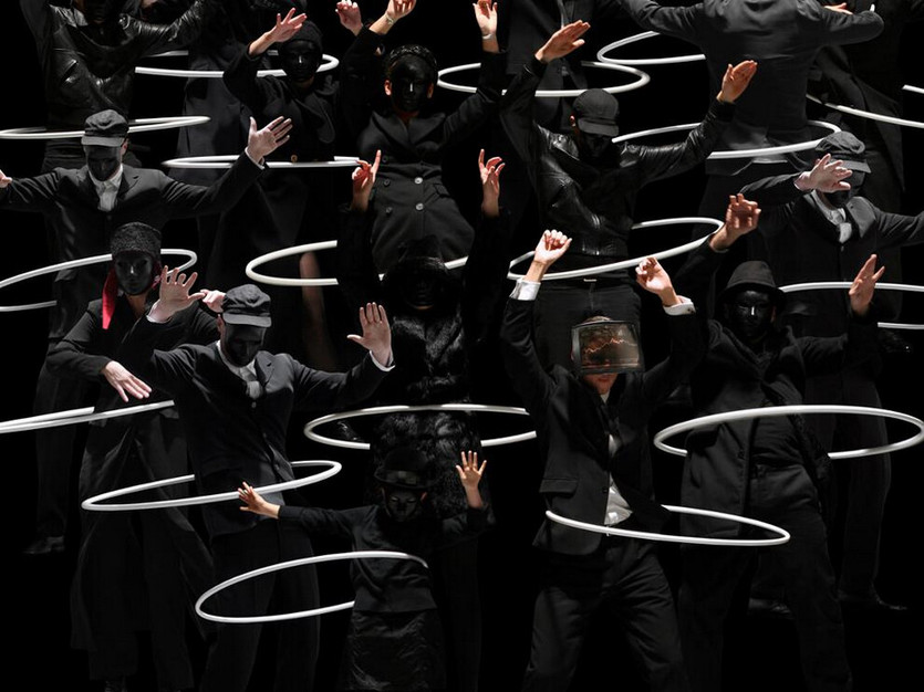 国外诡异的人体组合造型密集恐惧症慎入啊