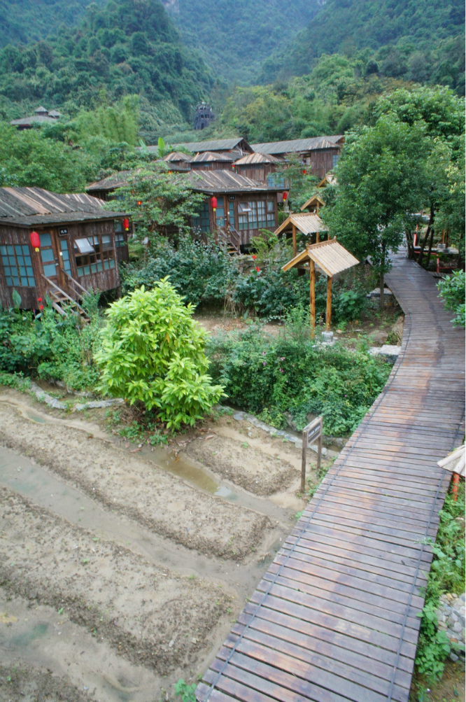 泡完溫泉,在露天小酒吧喝個啤酒,一天翻山越嶺的疲憊都消失了.