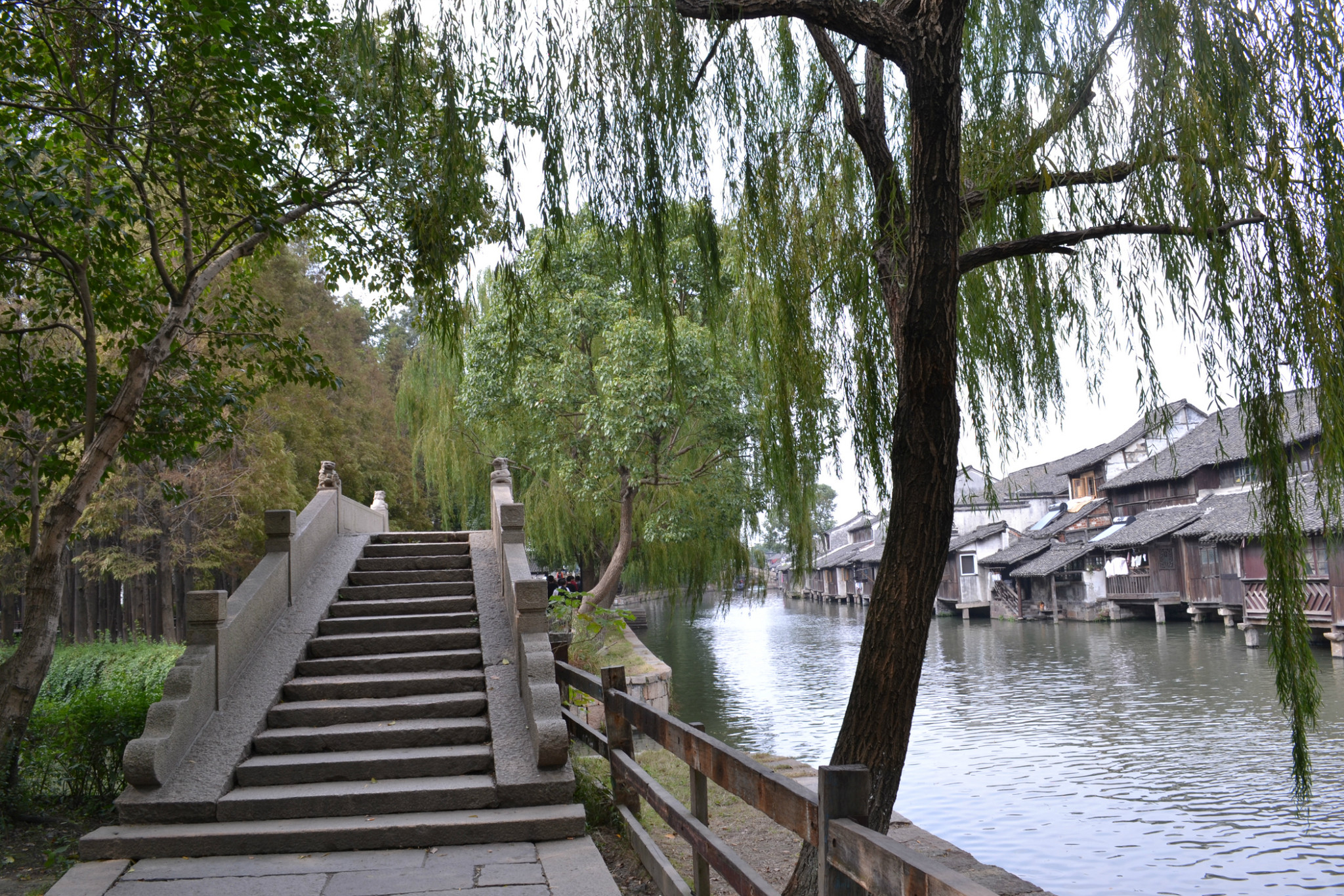 是主要的取景地,這便是兩人走過的逢源雙橋江南 百床館婚俗館烏鎮