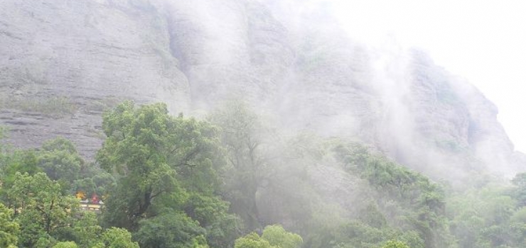 斗岩风景区