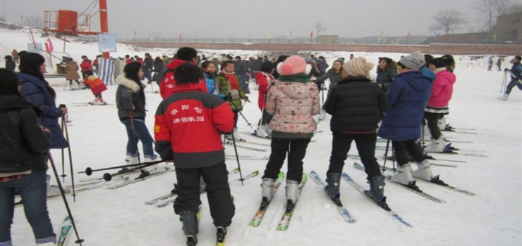 当阳峪滑雪度假乐园