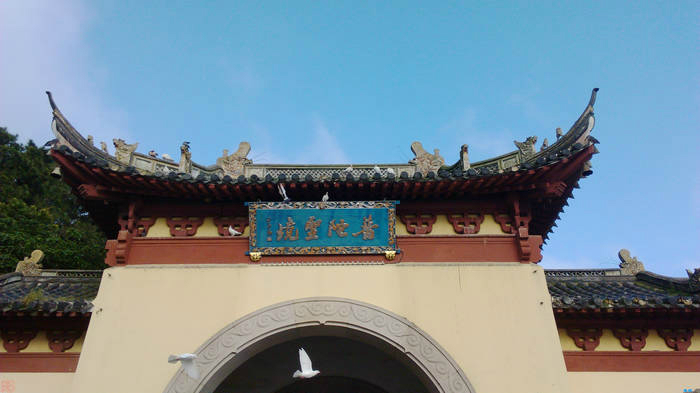 这次重游,得感谢小海伦的盛情邀请,安排好一切进岛的事宜,包括住宿