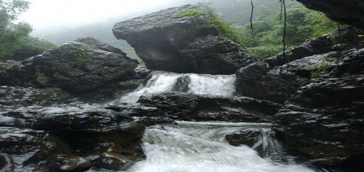 华蓥山洞中天河景区