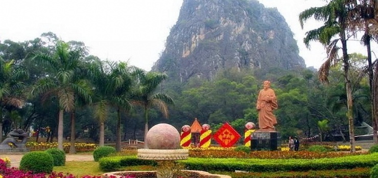 勾漏洞风景区