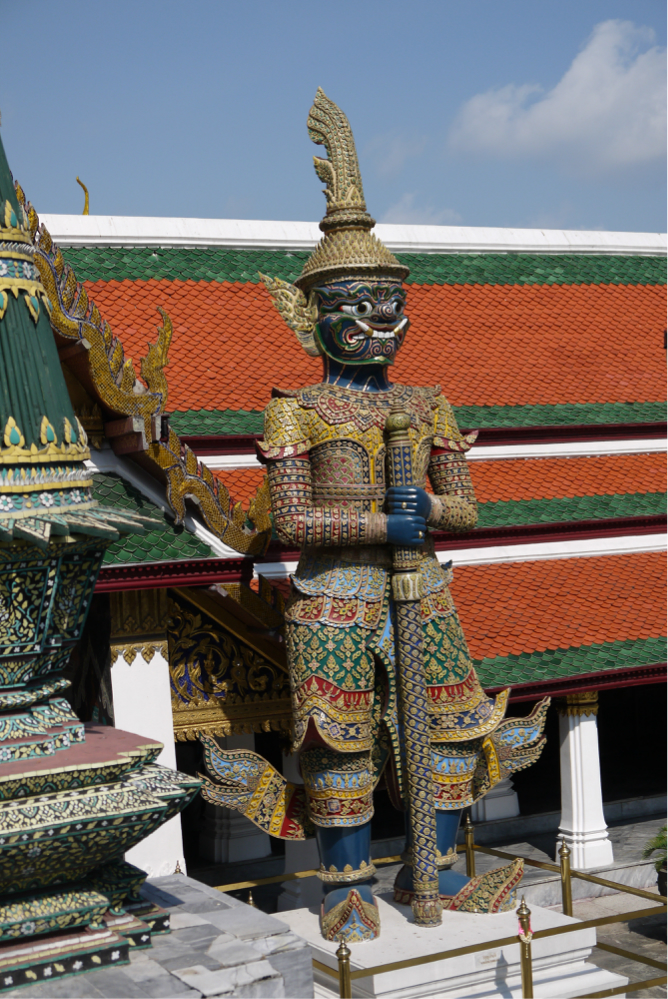 守护鲁士大象在泰国  是神圣的动物,它们和蔼,慈祥,稳重.