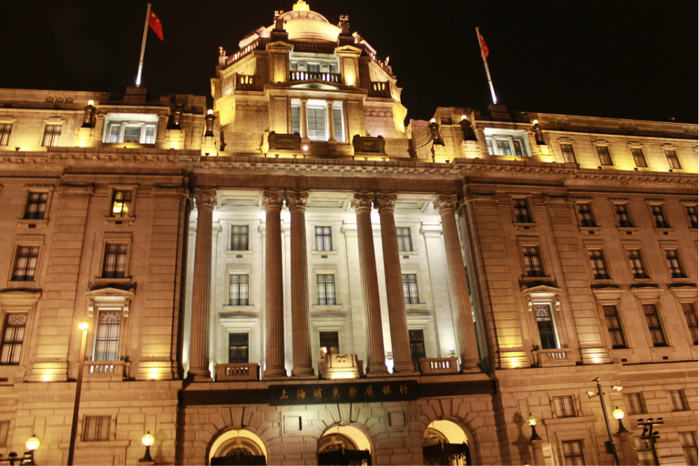 就是人太多了.城隍庙里上海的城隍庙这个帽子也很有意思.