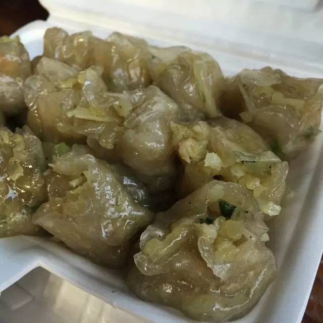 财丁兴旺的发粿水磨粿皮的韭菜粿,糯米皮的甜芋头粿,黑芝麻粿和咸绿豆
