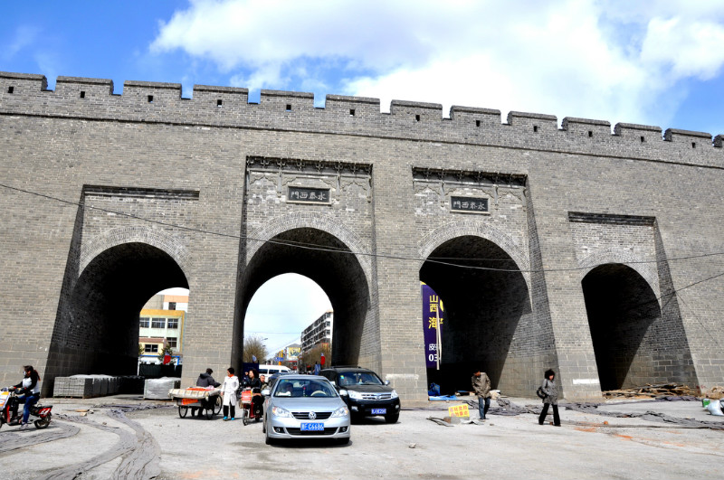 这是大同城门的一边,仍在维护中从景区出来,照一下寺庙的全景,不错的
