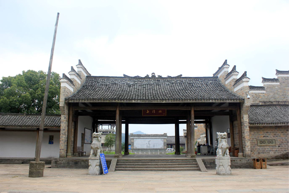 长庆坊 (长庆殿)是供奉金元时期四大医学名家之一朱丹溪的庙宇,当地