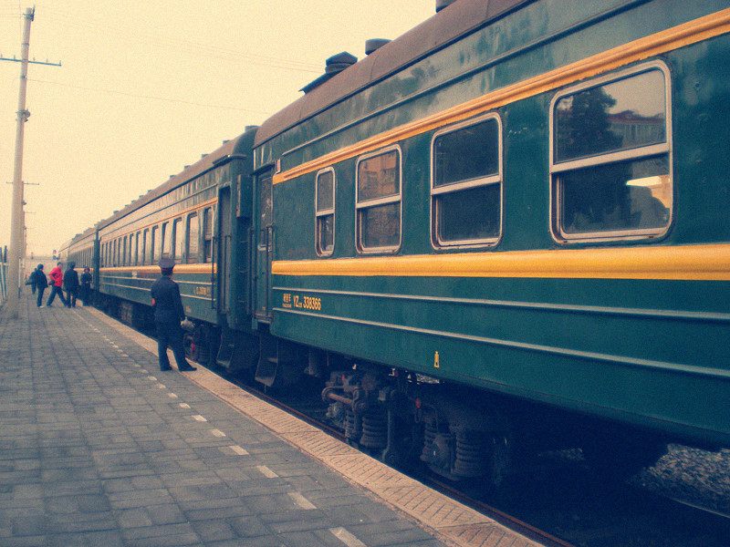 坐绿皮火车去红螺寺