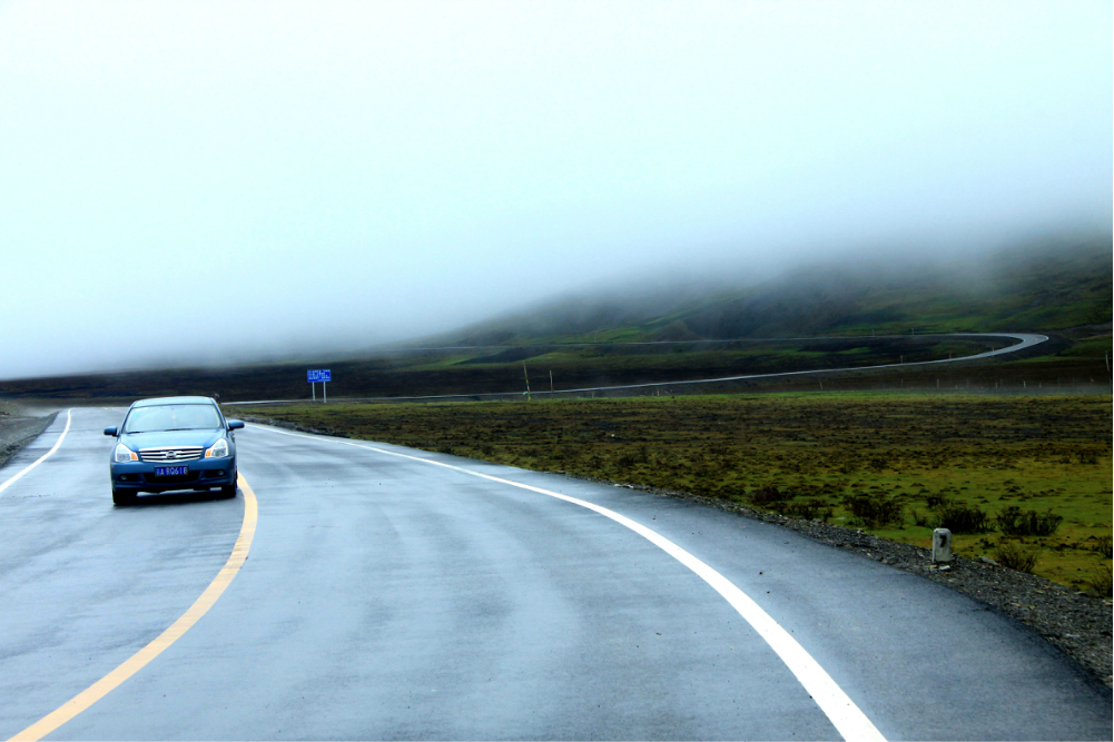 到川主寺分道前往郎木寺方向(此公路为郎川公路)实际为213国道的一