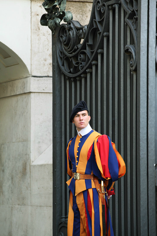 瑞士  护卫队的帅哥欧洲  第一顿早餐10月12日 罗马.