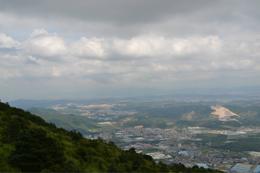 广东省东莞市第一高峰银瓶嘴海爬898米