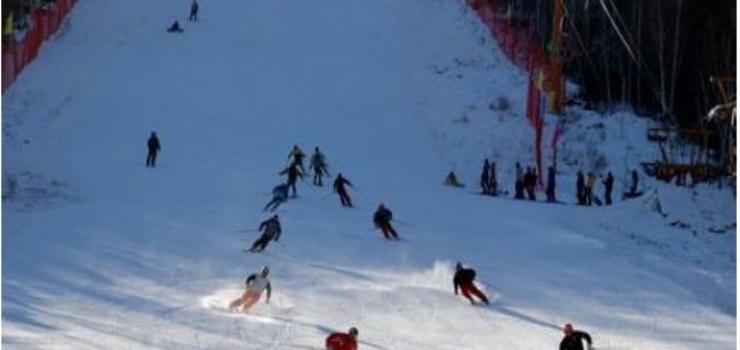 映山红滑雪场