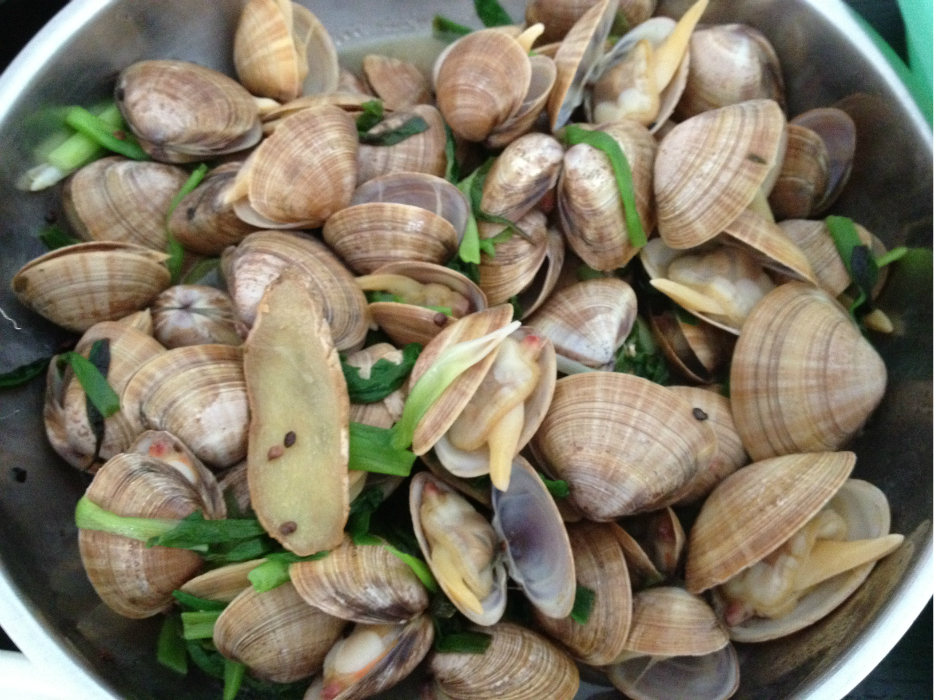 45元,个头挺大,母的有籽海鲶鱼烧豆腐,葱炒花蛤,西红柿豇豆(全部自己