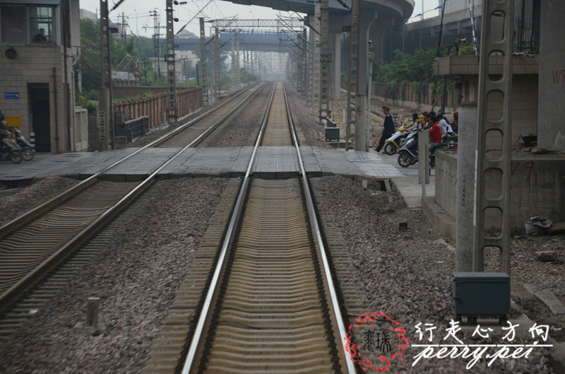 從昆明到黑井遊直達火車——6162次,票價12元,不過這個車非常慢,大概6