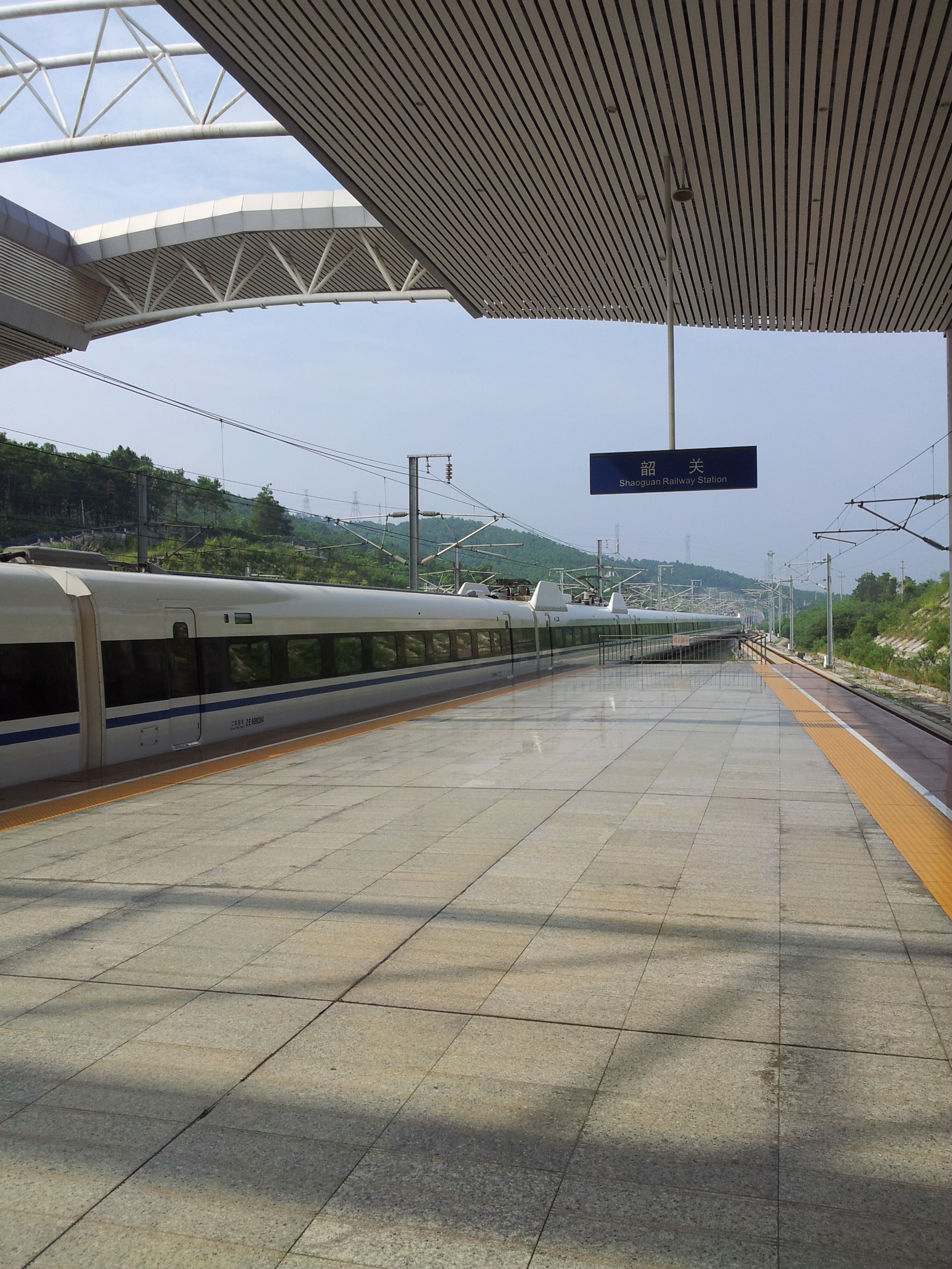 从深圳北站上高铁,一小时二十分钟就到达韶关了,感觉好象椅子都没坐热