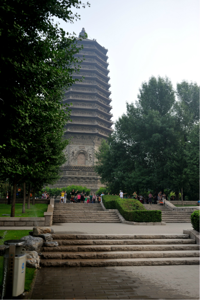 寺已经见不到了地铁十号线沿途有一站叫慈恩寺玲珑塔虽然现代化潮流给