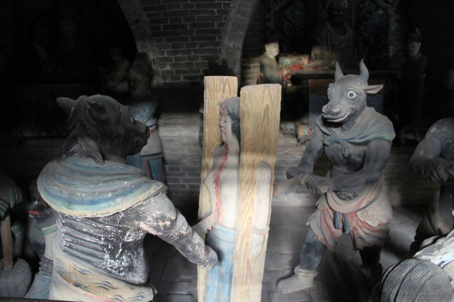 锯成两半二殿楚江王小鬼牛头马面在拉锯小鬼刮面过奈何桥,上望乡台来