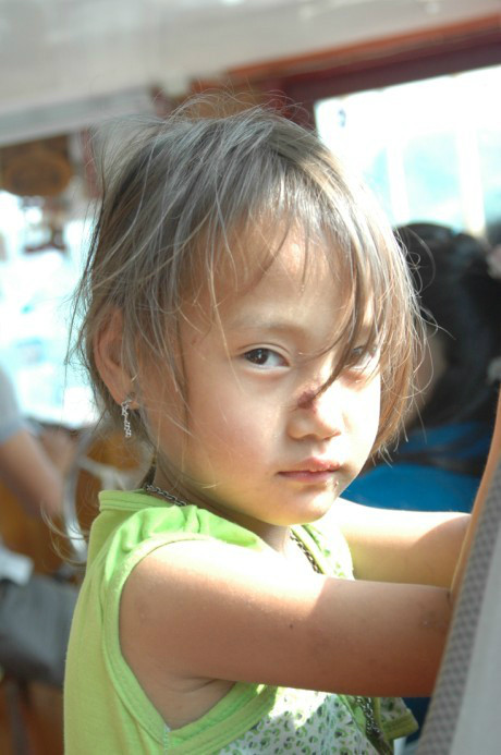 还是很喜欢看这个偶遇的小丫头各种眼神