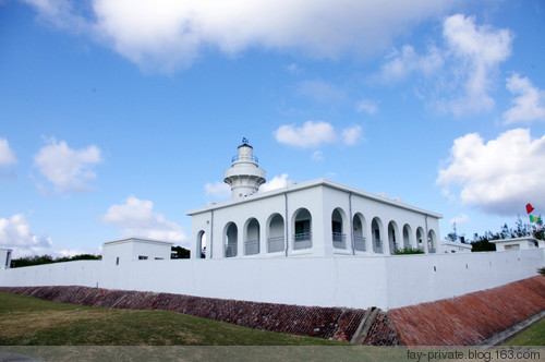白白的灯塔有种圣洁的感觉!