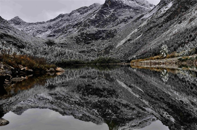 你不知道的美---徒步乡城巴姆七湖