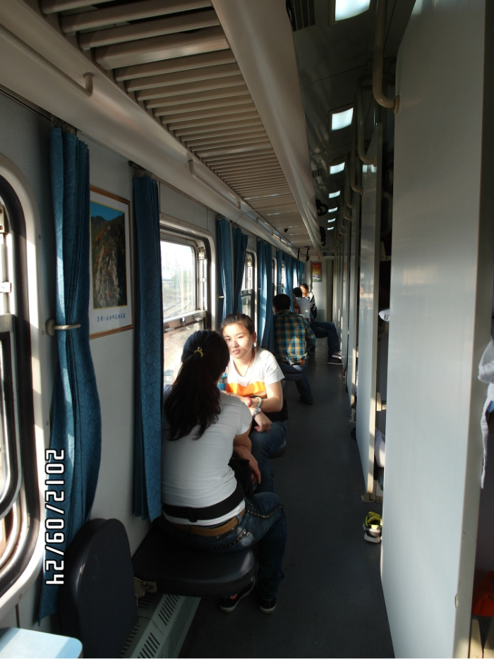 火车上的时光,打打牌,聊聊天,9月24日下午14:42大连—白河k7511次列车