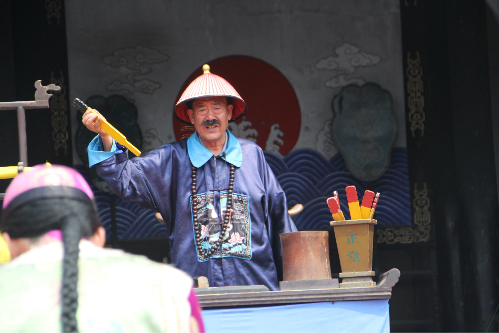 庭审结束   县太爷下令  重打犯罪嫌疑人五十大板