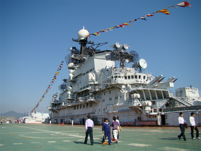 行走的力量深圳沙头角的明克期航母