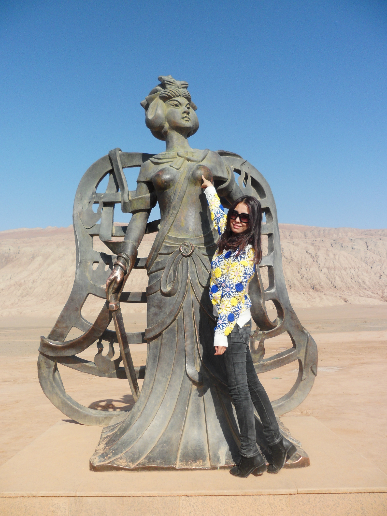 这就是微博上传说的火焰公主的胸部~吐鲁番  ——鄯善库姆  塔沙漠第