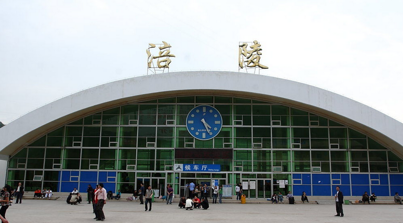 我要点评涪陵火车站在重庆市涪陵区龙桥街道沙溪沟,建于2000年