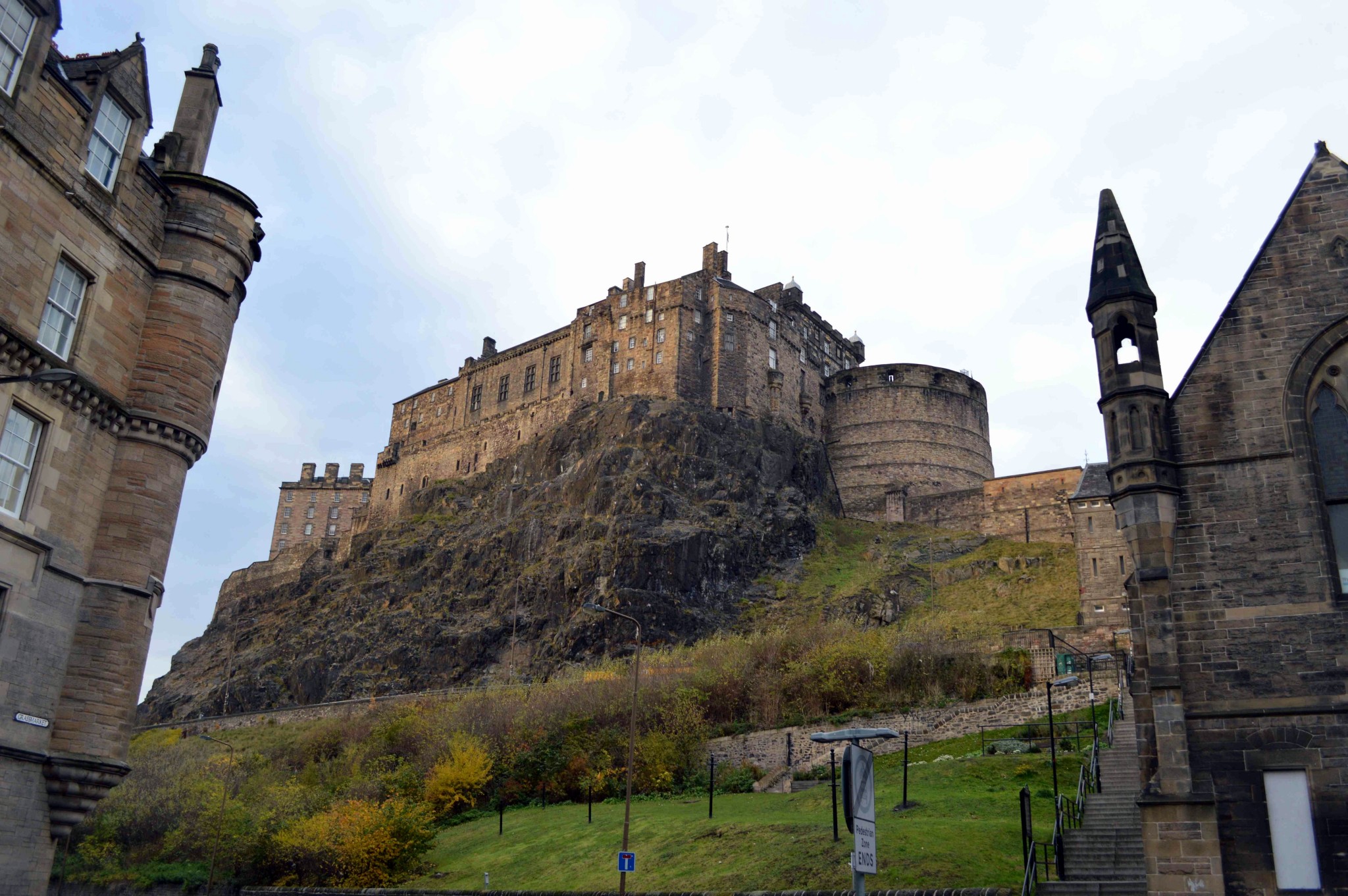 是爱丁堡的象征,彰显着苏格兰民族的历史,所以爱丁堡城堡是必打卡的