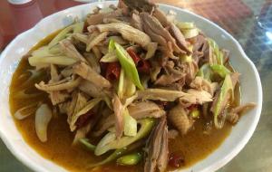 新疆美食-紅冠椒麻雞