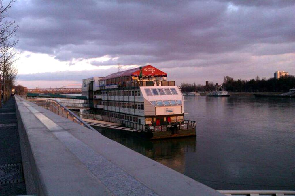 格拉西亚船上酒店 Botel Gracia