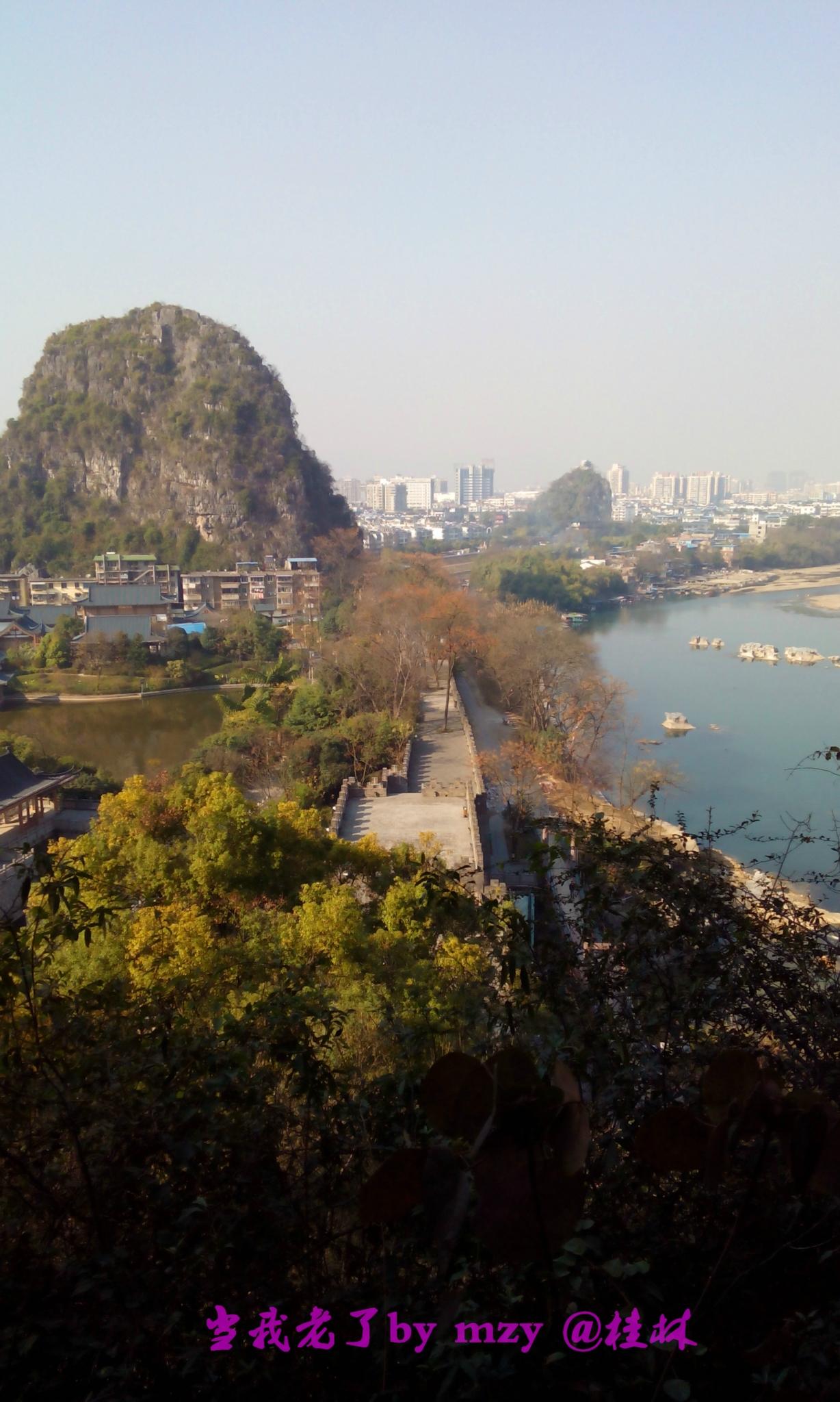 遠處的第二座山應是虞山(公園)