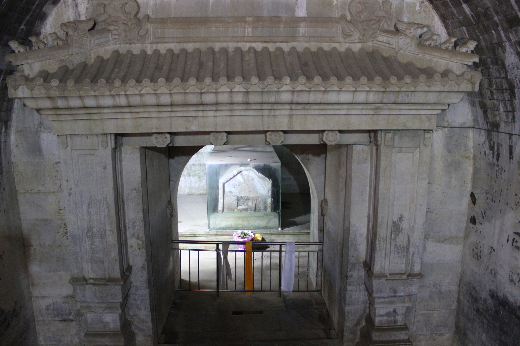 容妃地宫离开裕陵妃园寝  ,驾车向东,来到了景陵  ,也就是康熙大帝的